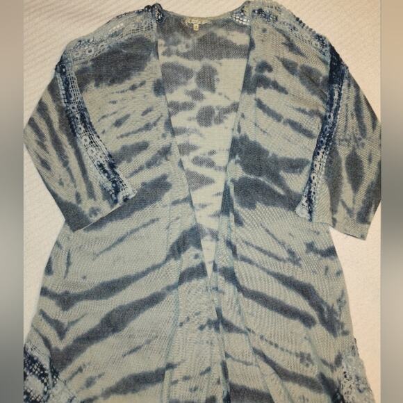 Gimmicks by BKE Blue Watercolor Boho Open Front Cardigan with Crochet Trim - Picture 2 of 8